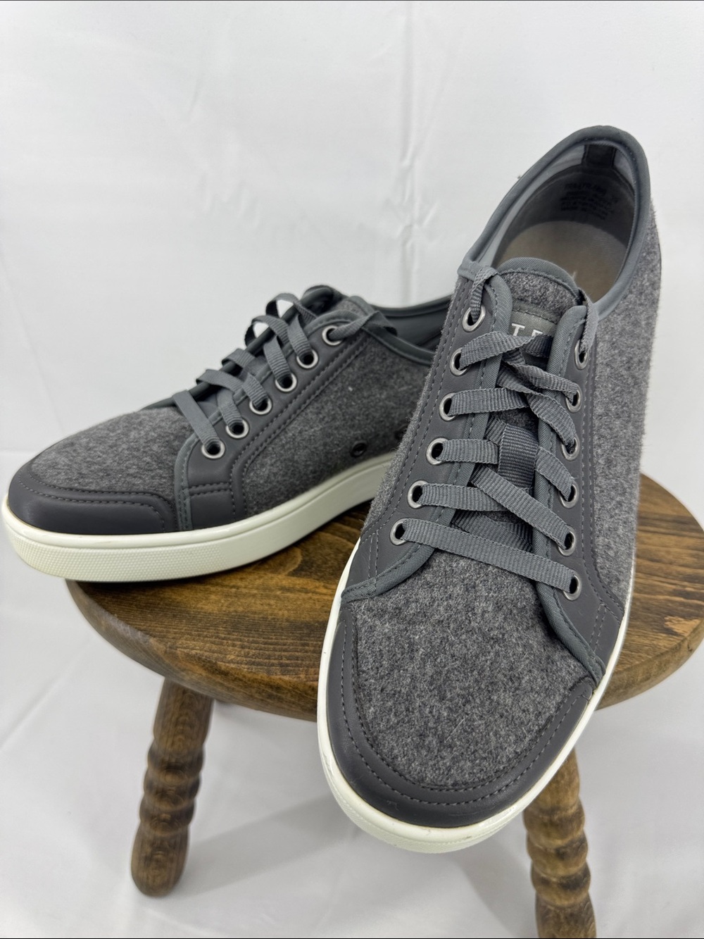 Traq by Alegria Womens Lyriq Wooly Bully Gray Felt Sneakers, sz 39